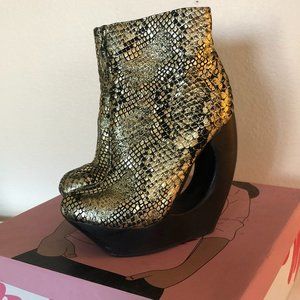 Jeffery Campbell Rockaway